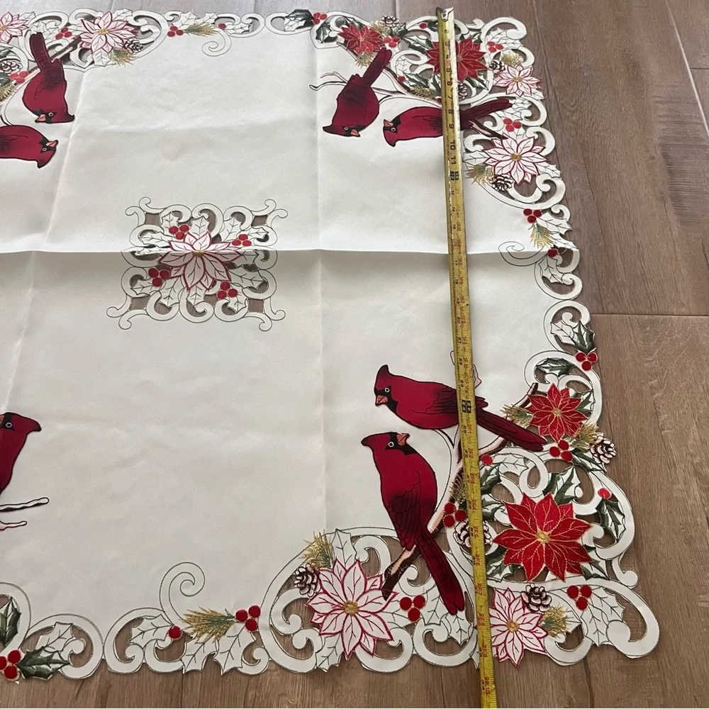 NEW‎ SQUARE TABLE TOPPER TABLECLOTH Embroidered Cardinals 33.5” Winter Holiday